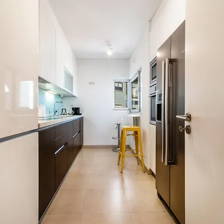 Guestready - With Stunning Rooftop Pool Apartment