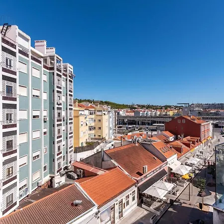 Guestready - With Stunning Rooftop Pool Apartment Algés
