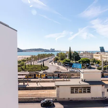 Guestready - With Stunning Rooftop Pool * Algés