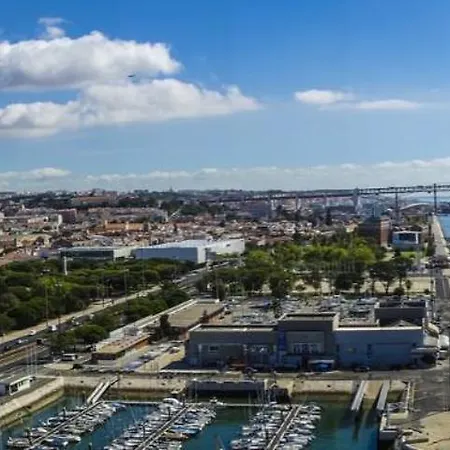 Apartment Guestready - With Stunning Rooftop Pool Algés
